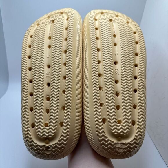 CUSHIONAIRE Women's Cloud Recovery Slide Sandals with +Comfort 9 YELLOW - Picture 5 of 7